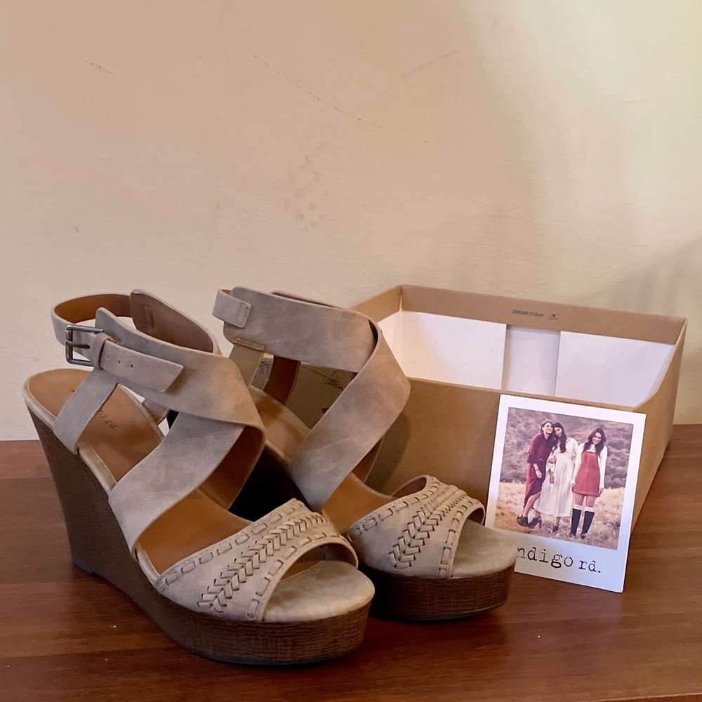 New taupe Indigo Rd. Wedges. Size 8.5